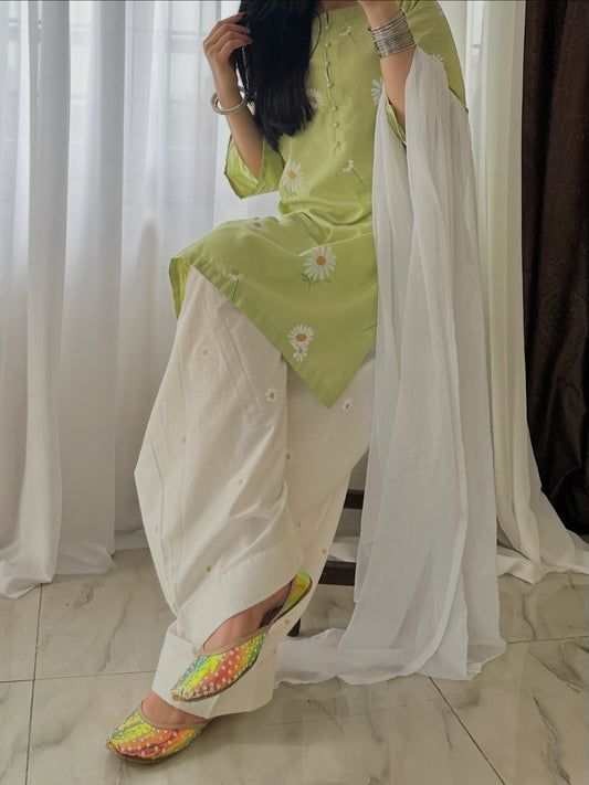 Blush Blossom 2 PC` Pista
