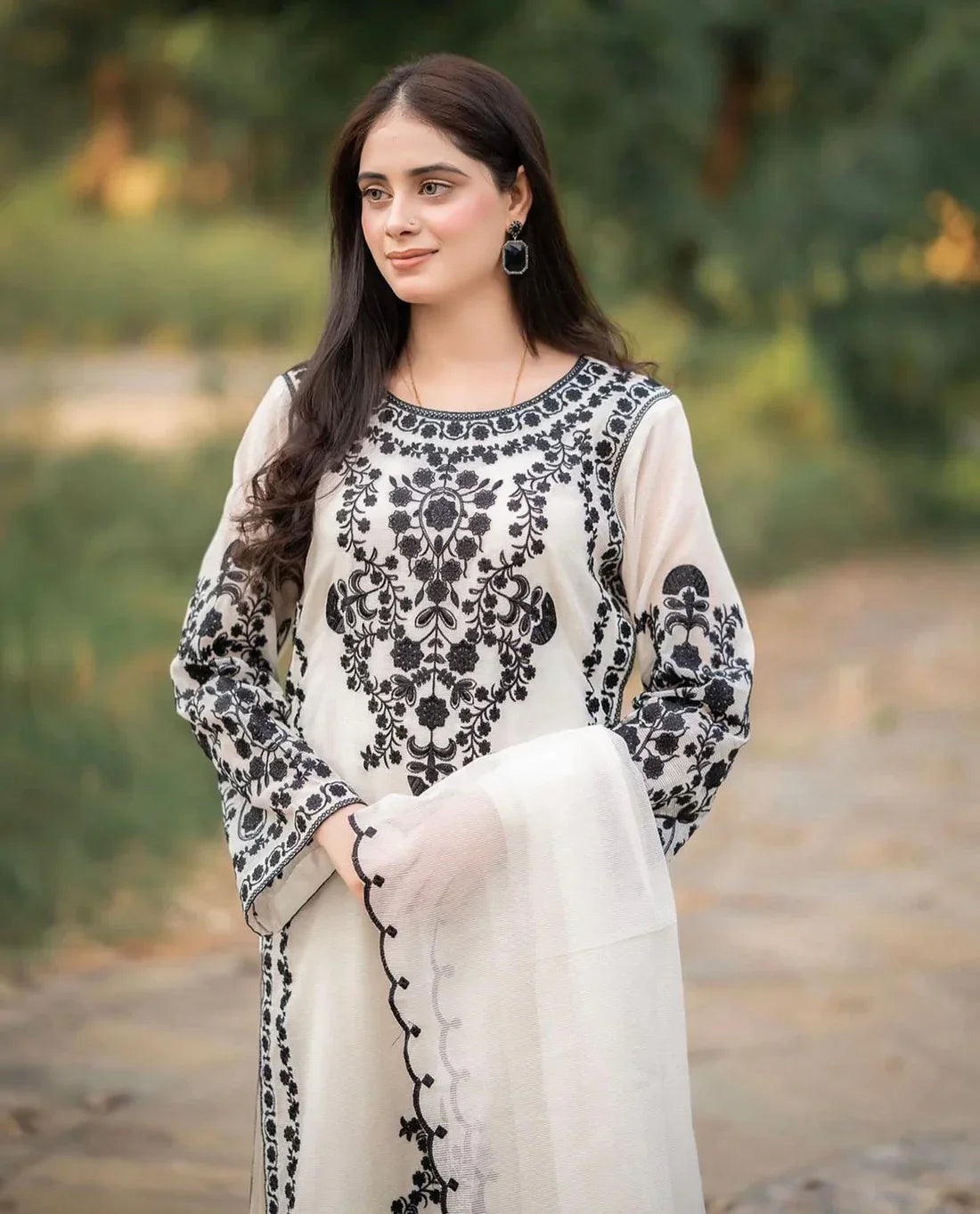 Dur e Fishan organza 2pc stitched