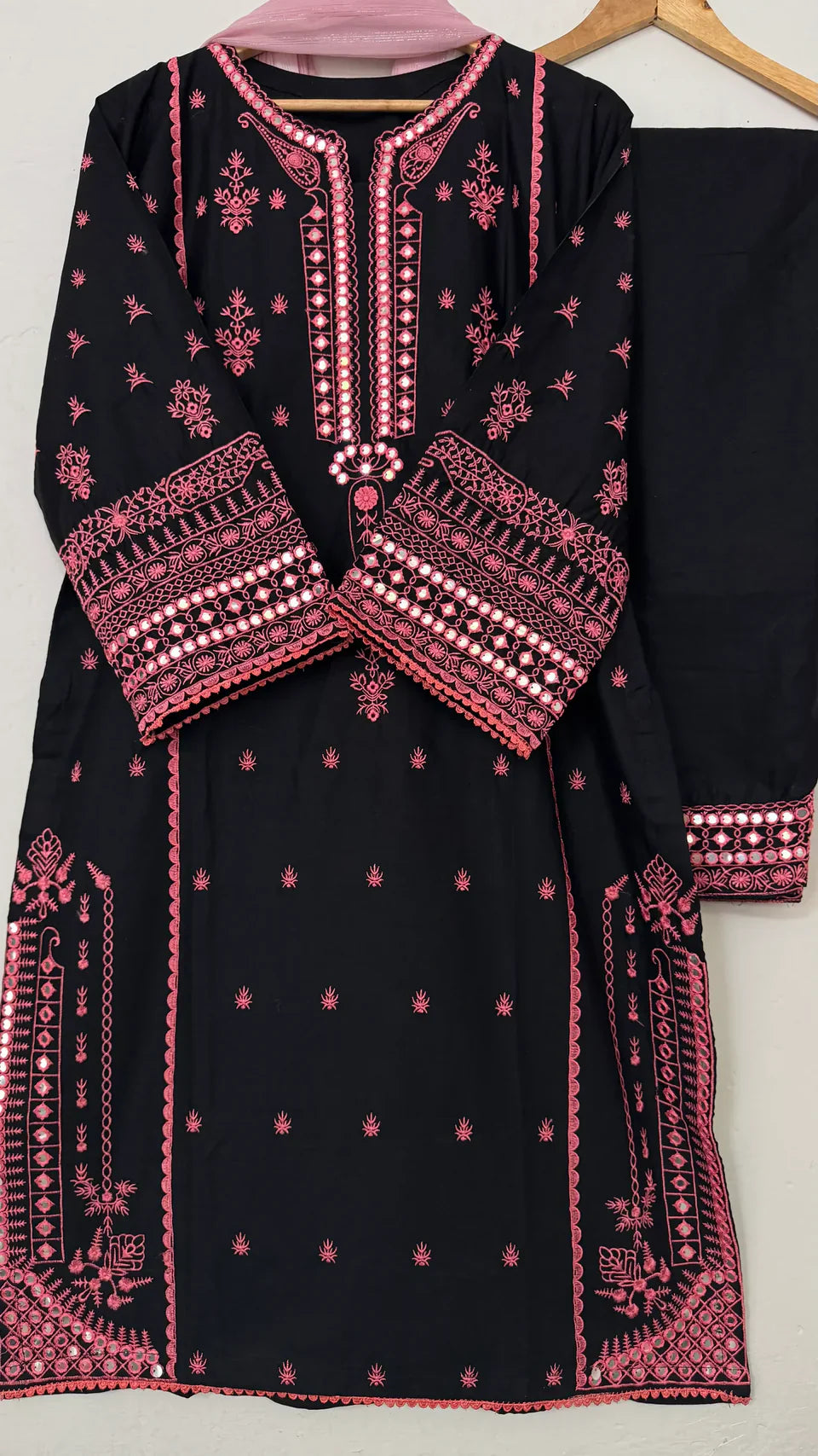 nooray phulkari